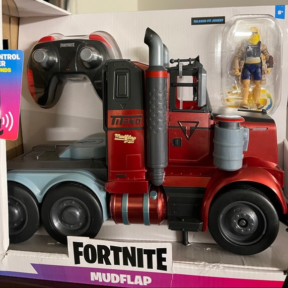 Fortnite Deluxe MudFlap RC Semi-Truck - Picture 3 of 11